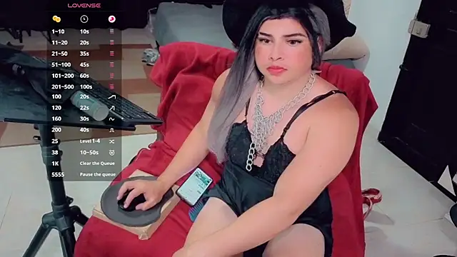 Snapshot of camyl93 chatting on April 21, 2:51 am camyl93 online show from April 21, 2:51 am