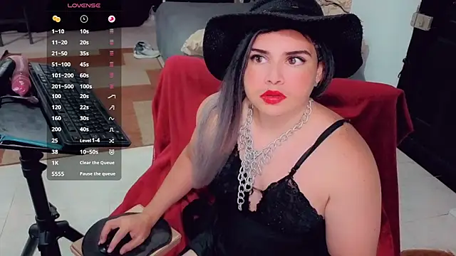 Snapshot of camyl93 chatting on April 27, 10:19 pm camyl93 online show from April 27, 10:19 pm
