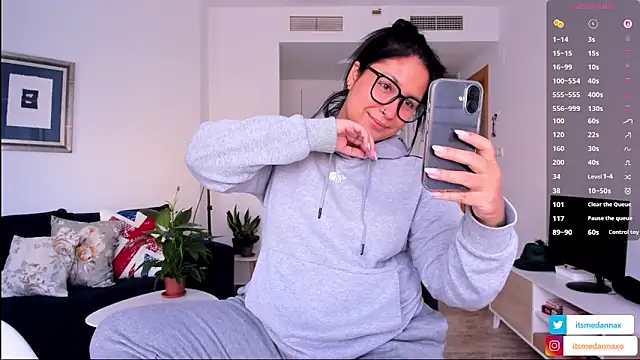 DannaaMeliza online show from November 14, 10:47 am