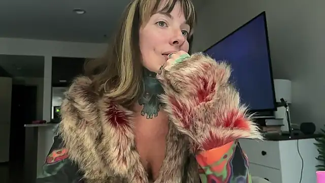 airgeadx online show from October 21, 8:20 pm