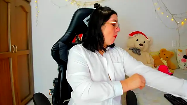 Snapshot of Susan_Foxx chatting on December 24, 7:22 pm Susan Foxx online show from December 24, 7:22 pm