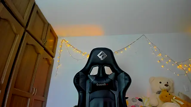 Snapshot of Susan_Foxx chatting on January 4, 11:17 pm Susan Foxx online show from January 4, 11:17 pm