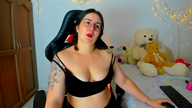 Snapshot of Susan_Foxx chatting on January 6, 8:39 pm Susan Foxx online show from January 6, 8:39 pm