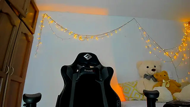 Snapshot of Susan_Foxx chatting on January 18, 11:22 pm Susan Foxx online show from January 18, 11:22 pm