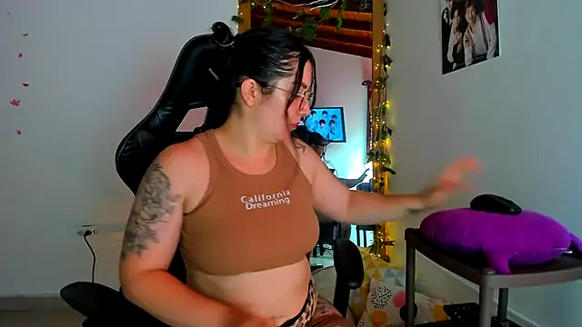 Snapshot of Susan_Foxx chatting on March 20, 7:46 pm Susan Foxx online show from March 20, 7:46 pm