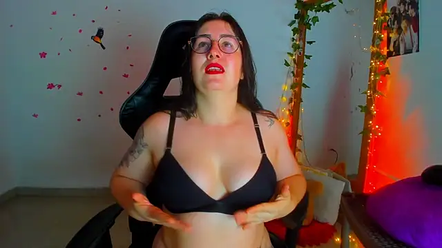 Snapshot of Susan_Foxx chatting on October 25, 7:08 pm Susan Foxx online show from October 25, 7:08 pm