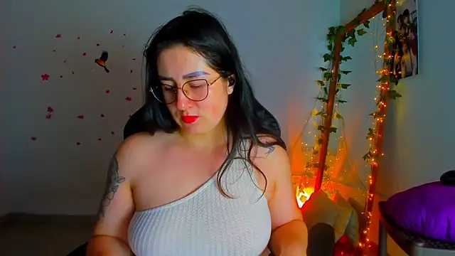 Snapshot of Susan_Foxx chatting on November 6, 7:59 pm Susan Foxx online show from November 6, 7:59 pm