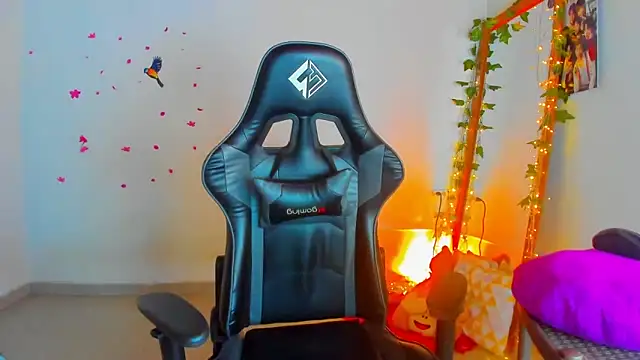 Snapshot of Susan_Foxx chatting on November 8, 7:34 pm Susan Foxx online show from November 8, 7:34 pm