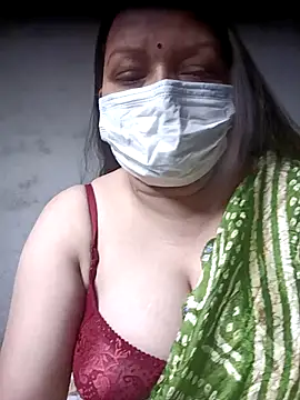 Snapshot of naughtymadam chatting on April 25, 5:54 am naughtymadam online show from April 25, 5:54 am