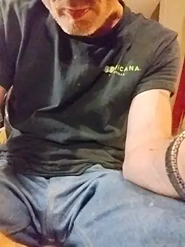ROBERT0516 online show from June 4, 3:56 am