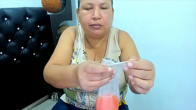 beckyummys online show from September 12, 12:27 pm
