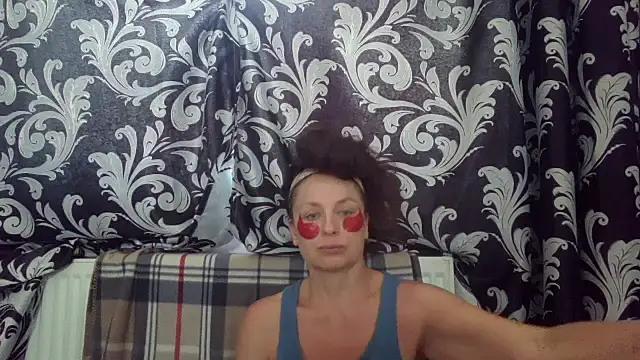 Snapshot of LindaStarS chatting on June 22, 5:37 am LindaStarS online show from June 22, 5:37 am