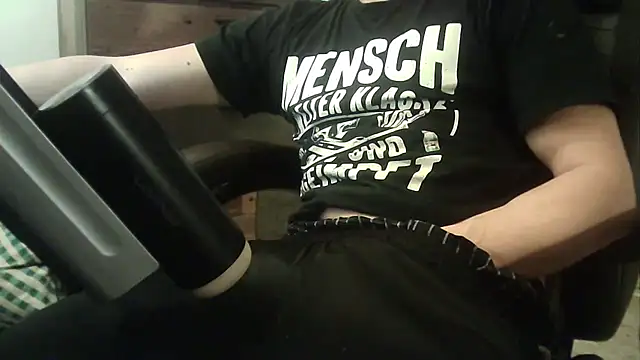 Snapshot of ShyGuyWannaTry chatting on October 7, 11:46 pm ShyGuyWannaTry online show from October 7, 11:46 pm