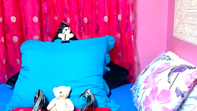 SLUTTYROXY online show from January 25, 9:04 pm
