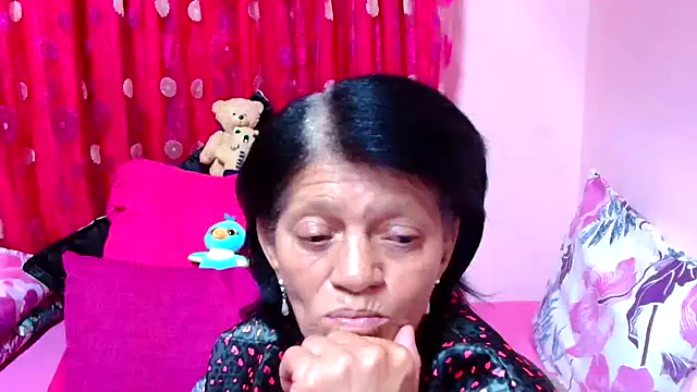 SLUTTYROXY online show from October 6, 7:06 am