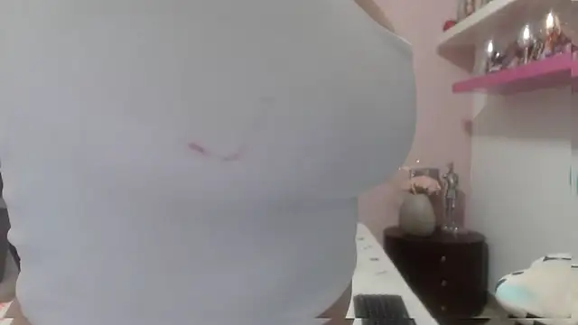 Snapshot of CindyCrawford chatting on January 24, 7:19 am CindyCrawford online show from January 24, 7:19 am