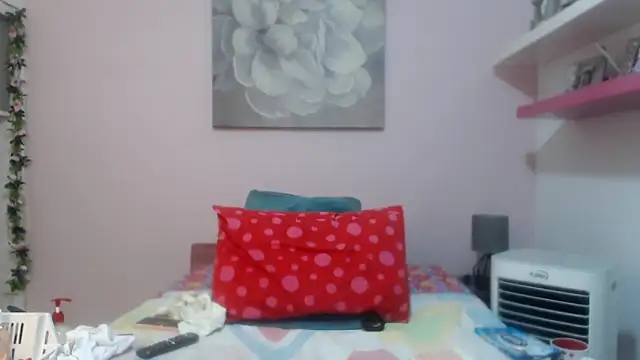 Snapshot of CindyCrawford chatting on December 4, 3:49 am CindyCrawford online show from December 4, 3:49 am