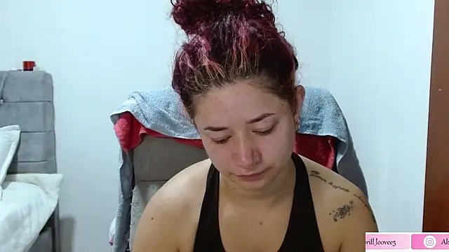 Snapshot of abril_love2 chatting on February 3, 9:39 pm abril love2 online show from February 3, 9:39 pm