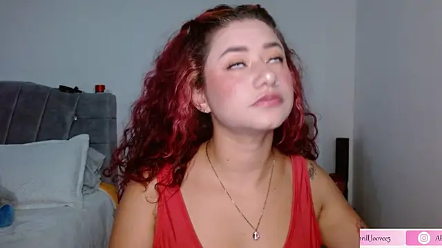 Snapshot of abril_love2 chatting on February 23, 6:01 pm abril love2 online show from February 23, 6:01 pm