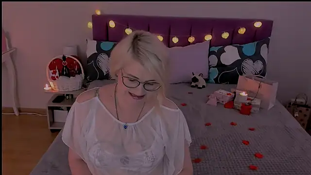 sabrinamacmarren online show from February 14, 11:31 am