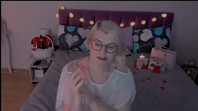 sabrinamacmarren online show from February 14, 2:33 pm