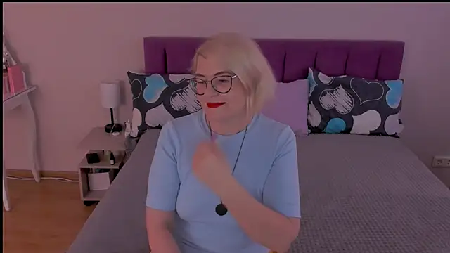 sabrinamacmarren online show from February 23, 7:11 am