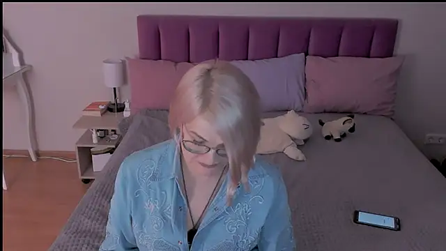 sabrinamacmarren online show from March 21, 11:01 pm