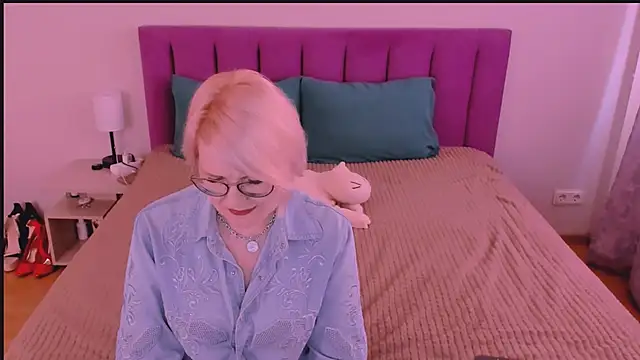 sabrinamacmarren online show from September 11, 2:39 pm