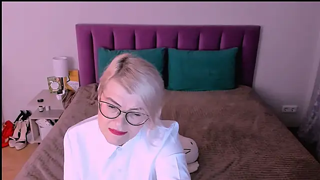 sabrinamacmarren online show from November 8, 2:28 pm