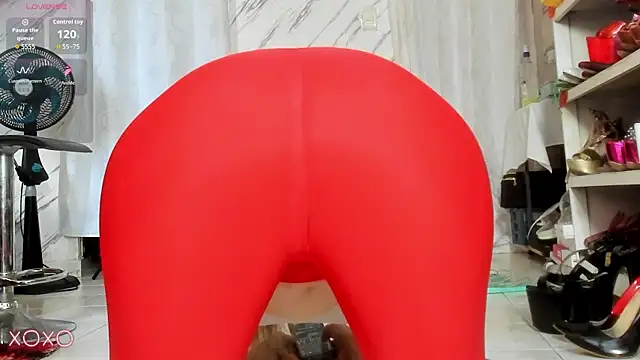 Snapshot of samanthaExsotic chatting on November 15, 1:18 pm samanthaExsotic online show from November 15, 1:18 pm