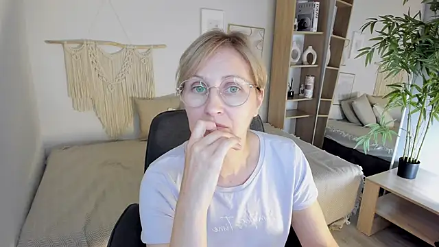 Paris Cherry online show from September 18, 7:16 pm