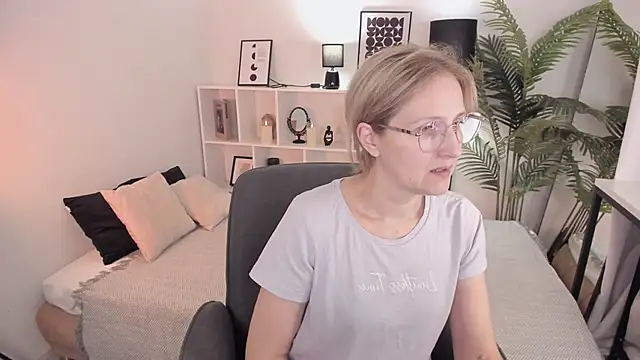 Paris Cherry online show from October 12, 8:08 pm