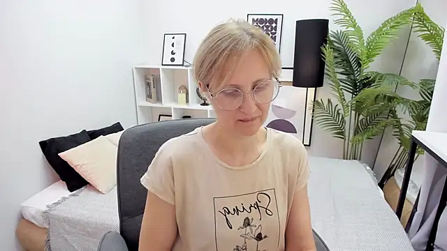 Paris Cherry online show from October 13, 8:09 pm