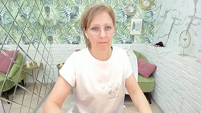 Paris Cherry online show from November 28, 1:25 pm