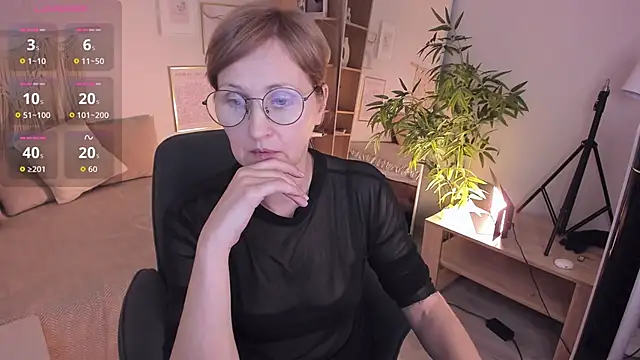 Snapshot of Paris_Cherry chatting on January 18, 12:53 pm Paris Cherry online show from January 18, 12:53 pm