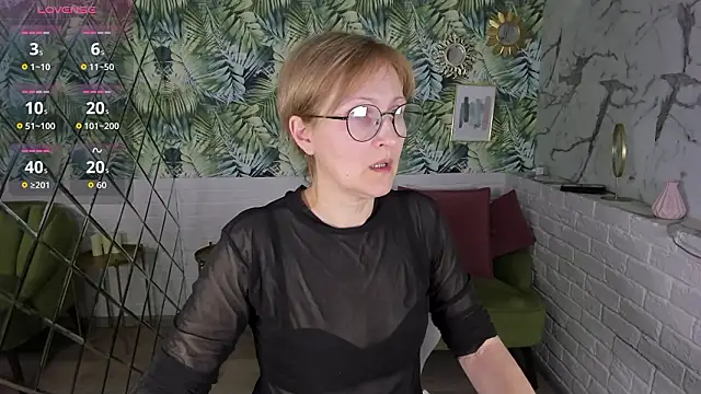 Snapshot of Paris_Cherry chatting on February 7, 6:22 pm Paris Cherry online show from February 7, 6:22 pm