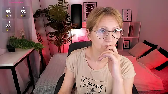 Snapshot of Paris_Cherry chatting on February 28, 1:01 pm Paris Cherry online show from February 28, 1:01 pm