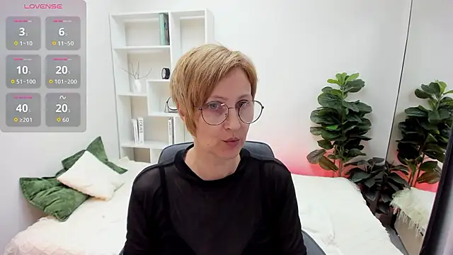 Snapshot of Paris_Cherry chatting on March 21, 6:00 pm Paris Cherry online show from March 21, 6:00 pm