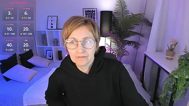 Snapshot of Paris_Cherry chatting on March 22, 6:11 pm Paris Cherry online show from March 22, 6:11 pm