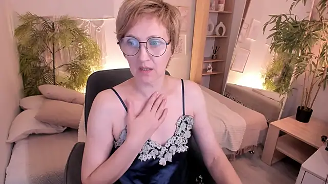 Paris Cherry online show from August 4, 6:21 pm