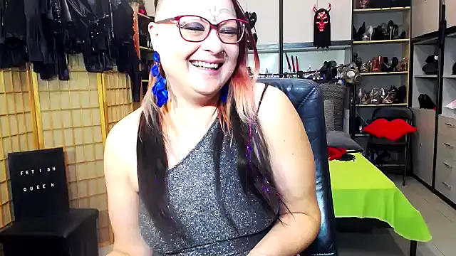 LindaDaemonX online show from February 15, 8:02 am