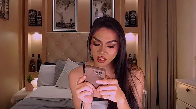 YOUR DREAMWIFE online show from March 12, 11:01 pm