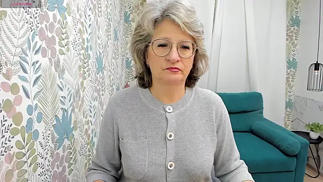 EvelynJoyful online show from December 2, 5:15 am