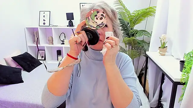 EvelynJoyful online show from December 1, 5:12 am