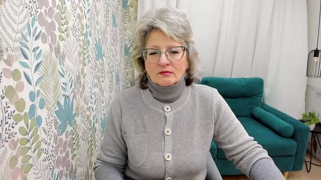 EvelynJoyful online show from February 9, 5:11 am