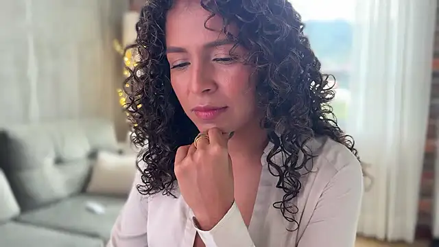 illaroom online show from December 13, 6:05 pm