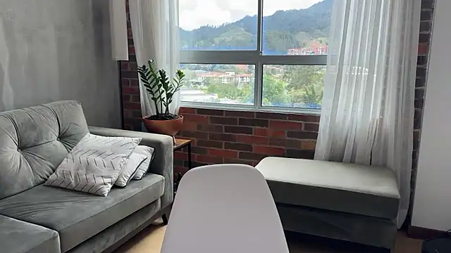 illaroom online show from March 18, 5:21 pm