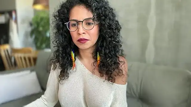 Snapshot of illaroom chatting on February 12, 8:37 pm illaroom online show from February 12, 8:37 pm