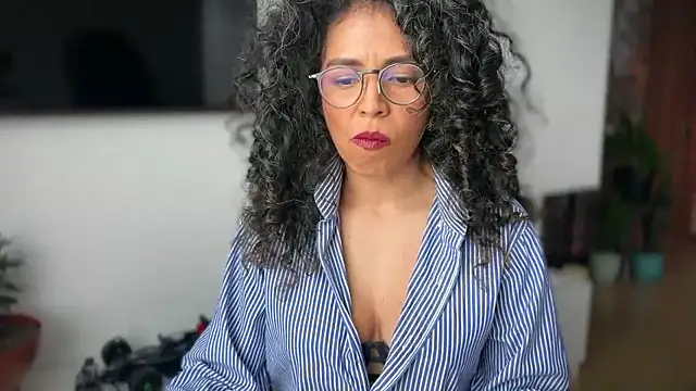 Snapshot of illaroom chatting on February 13, 9:11 pm illaroom online show from February 13, 9:11 pm