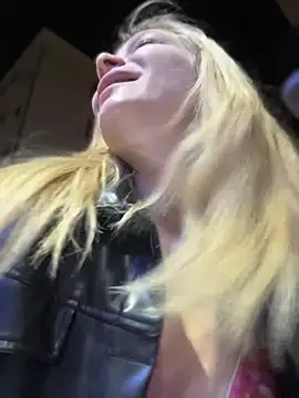 Snapshot of AnastasiaAniess chatting on April 4, 9:23 pm AnastasiaAniess online show from April 4, 9:23 pm